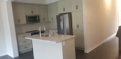 Spacious 3-Bedroom Townhouse for Rent – Ravine-Backed Property A spacious and well-maintained 3-bedr...