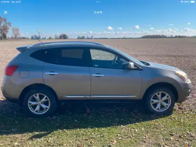 2011 Nissan Rogue fwd with 186000 km. Auto, heated front seats, backup camera, and remote start. Ask...