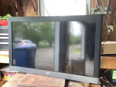 RCA 46" LCD TV - neg WORKS - SEE THE NO SIGNAL BECAUSE NOT CONNECTED. WORKS, GOOD , CLEAN, NO SCRATC...