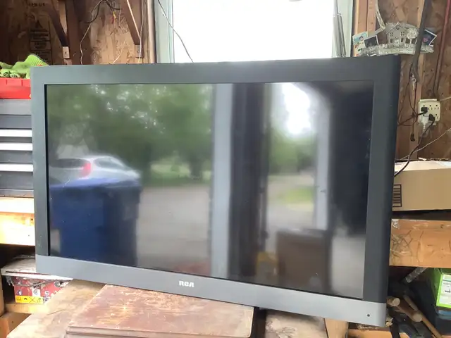 RCA 46" LCD TV in TVs in Gatineau - Image 2