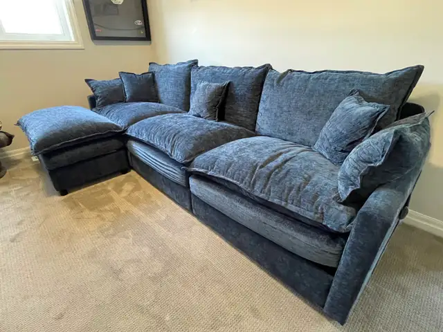 Blue Sectional Couch (like new!) in Couches & Futons in Kingston - Image 4