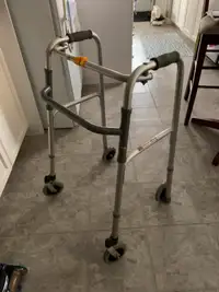 walker with wheells