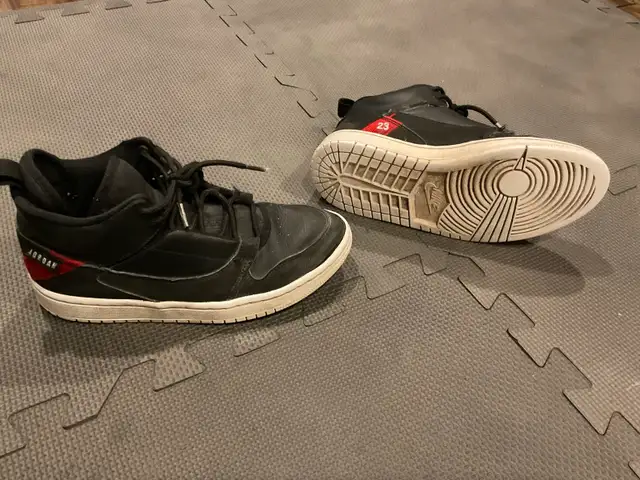 Kids Nike Jordon’s - Youth Size 4 in Kids & Youth in Ottawa - Image 4