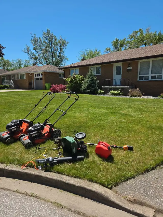 Lawn Care - Attention Retirees South Windsor & Lasalle62865710123009123