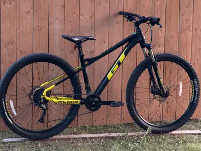 Selling my GT Avalanche with 27.5-inch wheels and hydraulic brakes. This bike is in like-new conditi...