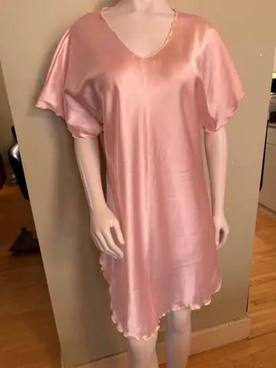 VTG Charlin Night Gown (medium), View more