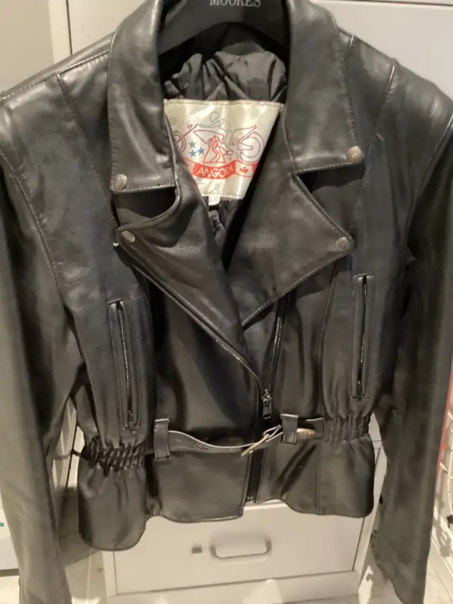 Casque de moto un neuf un usager bol small in Motorcycle Parts & Accessories in Longueuil / South Shore - Image 8