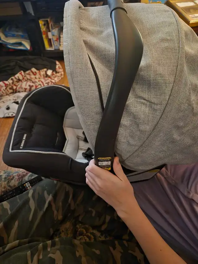 Graco SnugRide 35 in Strollers, Carriers & Car Seats in Mississauga / Peel Region - Image 3