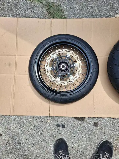 Set of Warp9 Elite rims in 17. Had these on my 2019 enduro for a bit but would like a 21/18 for tour...
