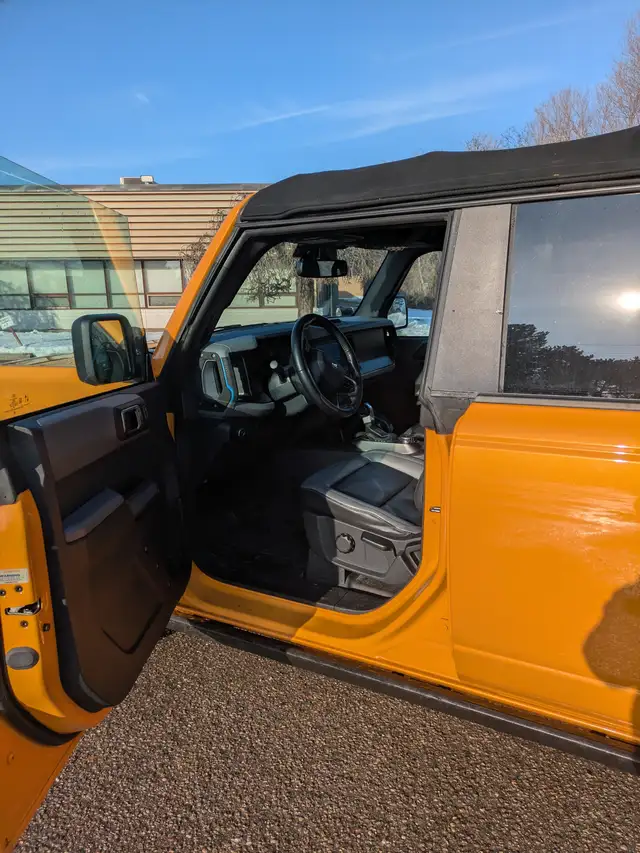 2022 Ford Bronco Black Diamond in Cars & Trucks in City of Montréal - Image 10