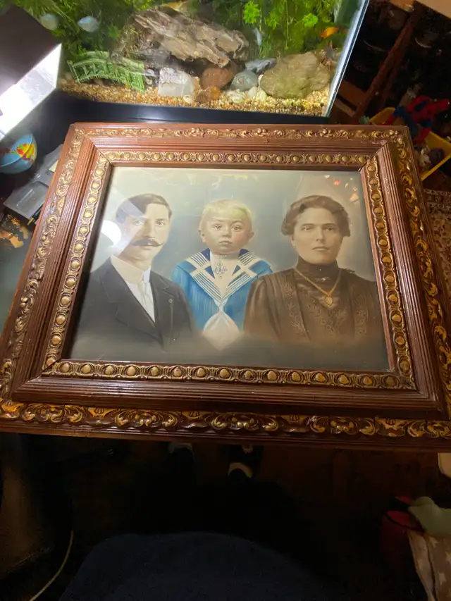 Antique Picture Family Frame Carved Wood & Convex Glass in Arts & Collectibles in Vancouver - Image 5