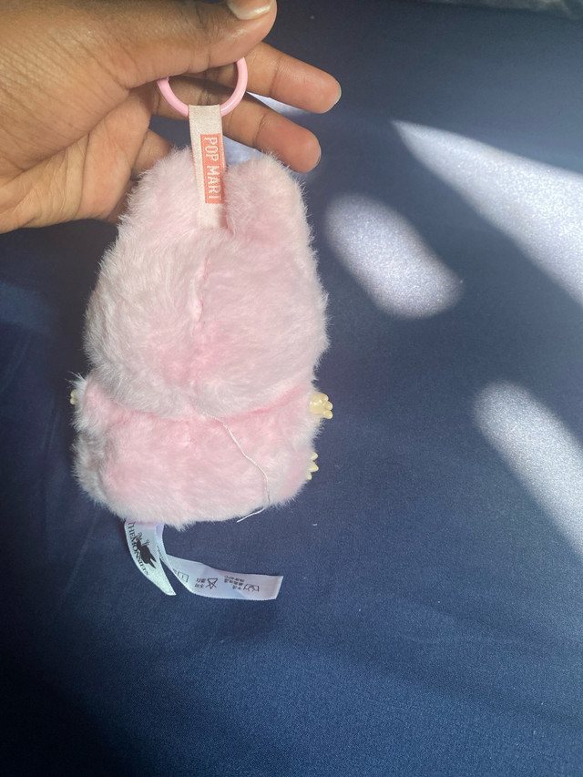 Labubu neuf de couleur rose pâle à prix négociable dans Jouets  à Longueuil/Rive Sud - Image 2