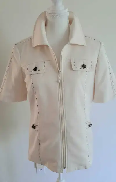 Women Short Sleeves Zipped Top, View more