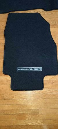 2022 Toyota Highlander Limited floor mats