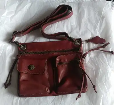 Roots Village bag in good condition. Unlined. Very clean interior Removable adjustable strap *Wear i...