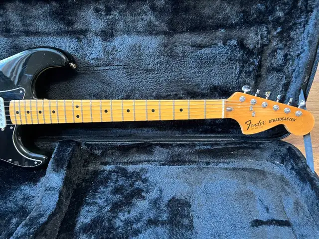 1979 Fender Stratocaster in Guitars in Oakville / Halton Region - Image 4