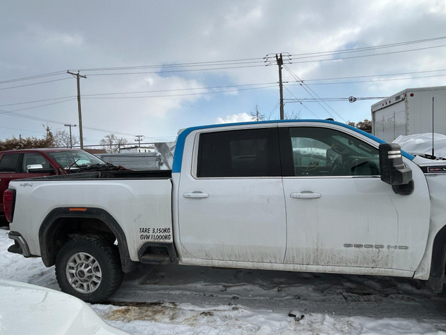 2021 GMC SIERRA CREW CAB 2500 6.0L 4X4 FOR PARTS! in Auto Body Parts in Calgary