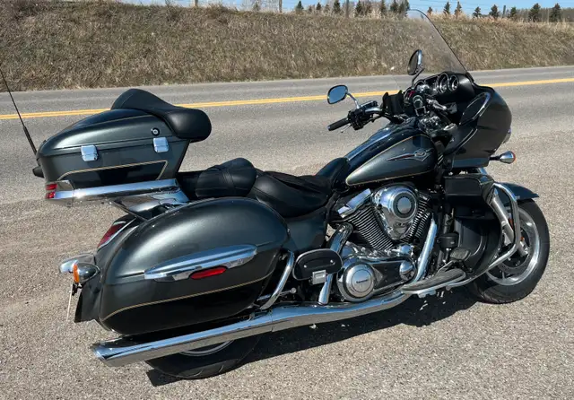 ONLY 9,986 KMS!  MINT CONDITION! in Street, Cruisers & Choppers in Calgary - Image 3