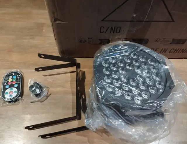 Brand new unbranded RGB led par stage lights w/ wireless remote in Other in Mississauga / Peel Region - Image 5