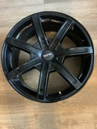 TR65’s 20 x 8.5 6 x 120/135 pattern 74.5 bore Some rub marks and one is scraped up
