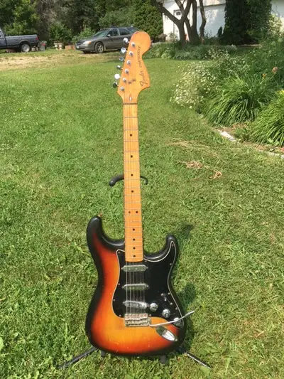 Original owner 1979 Strat. Original laquer finish, with just the right amount of wear/patina. All or...