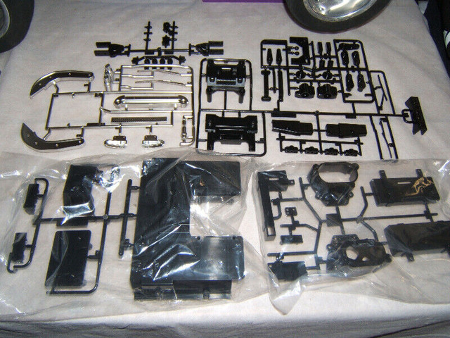 TAMIYA TOYOTA HIGH-LIFT RC TRUCK BOX PARTS in Hobbies & Crafts in Pembroke - Image 3