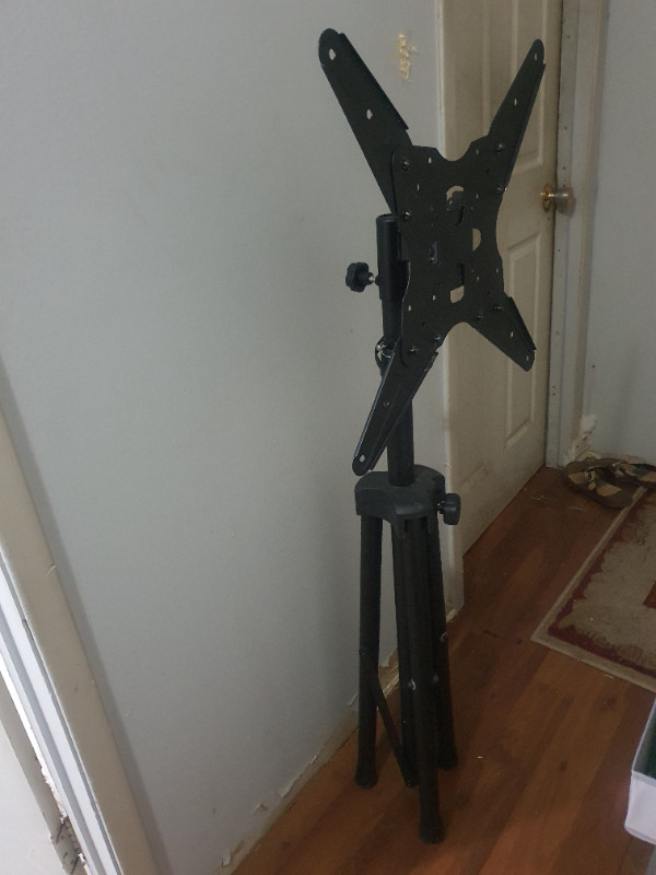 Custom    tv tripod stand for  upto 65 size tv screen or display in Video & TV Accessories in Mississauga / Peel Region - Image 3