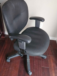 Black Fabric Adjusable Office Chair on Wheels 4 Settings