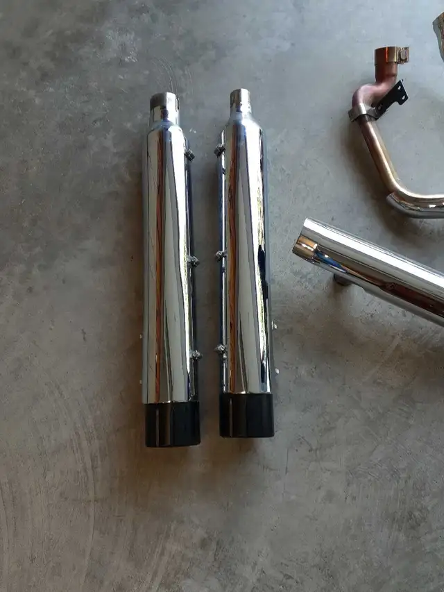 Excellent Condition- HD Screamin' Eagle Exhaust kit in Motorcycle Parts & Accessories in Kitchener / Waterloo - Image 3