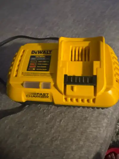  Dewalt fast charger, DCB118, View more