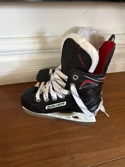 VAPOUR X 250 HOCKEY SKATES SIZE Y11 R, View more