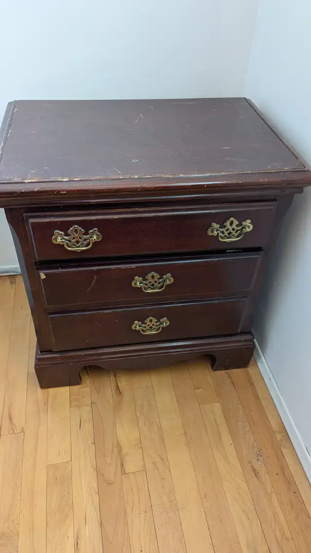 Antique Unique 11 drawers dresser with mirror plus nice dresser. in Dressers & Wardrobes in Calgary - Image 5