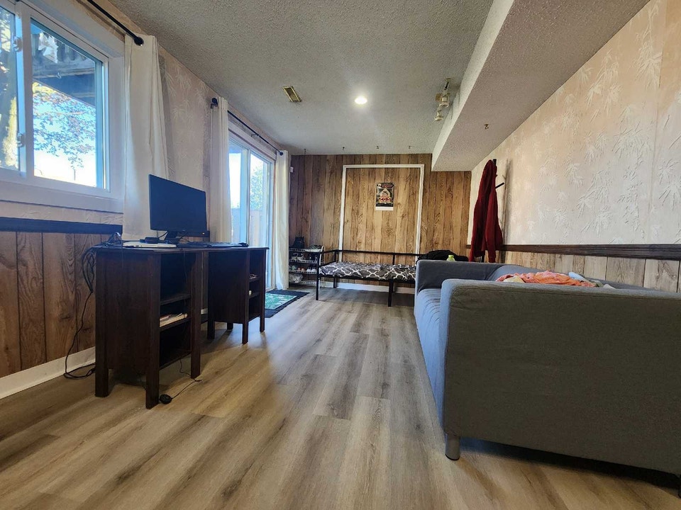 Walkout basement for rent in Ajax- 1 bedroom 3