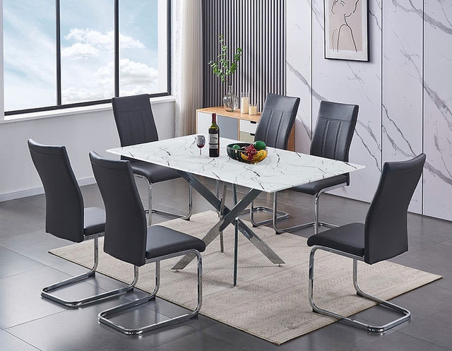 Table a manger avec chaises incluses dans Mobilier de salle à manger et cuisine  à Ville de Montréal - Image 4