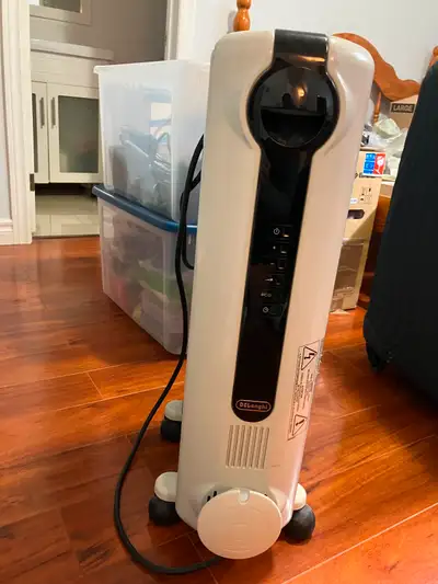 De'Longhi Oil-Filled Radiator Space Heater, Quiet 1500W, View more