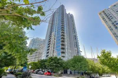 rban Comfort with Everything You Need Located in a vibrant and walkable part of downtown Vancouver,...