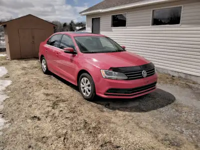 Wolkswagen Jetta 2015, 4 portes, manuel, 2 litres, 166,500 kilomètres, bonne condition, prix : $4,00...