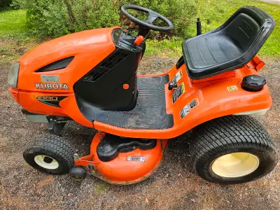 Kubota T1880 》42 inch cut 》Hydrostatic drive transmission 》Good shape 2011 Gas 》No hour meter on the...