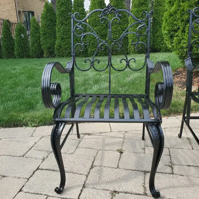 Outdoor wrought iron metal chairs in Patio & Garden Furniture in Markham / York Region - Image 5