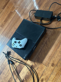 Xbox 1 console and controller 