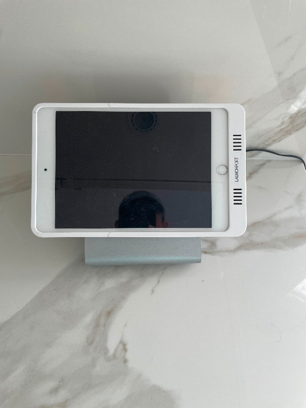 iPad mini 4 (lte) w iport Launchport docking station/ wall unit. in iPads & Tablets in City of Toronto - Image 3
