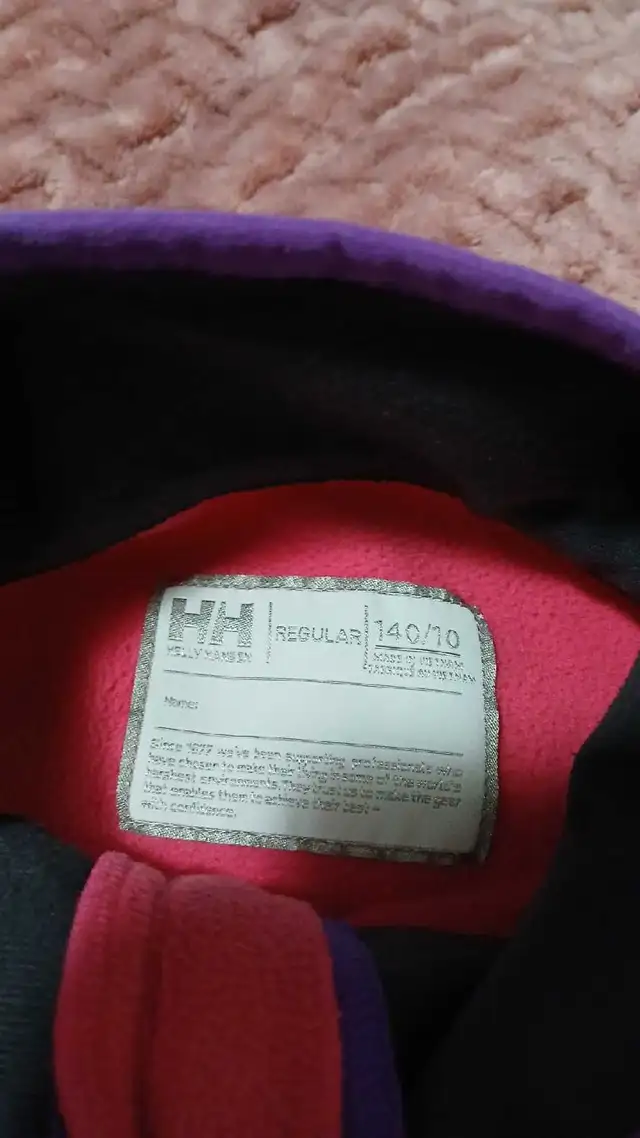 Helly Hansen Fleece Jacket Girl Size 10-12 in Kids & Youth in Calgary - Image 4