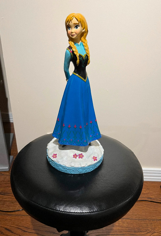Disney Gnome Factory Frozen Anna Figurine Statue  12” dans Art et objets de collection  à Ville de Montréal