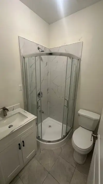 Brand new one bedroom studio for rent in McLaughlin/mayfield . Sep entrance sep laundry one car park...