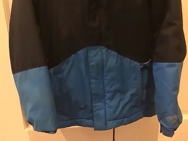 COLUMBIA KIDS WINTER JACKET size S 8 YEARS  in Kids & Youth in Mississauga / Peel Region - Image 4