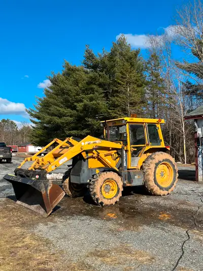 2001 Fermec/ MF 650b 80 perking s hp industrial farm tractor with PTO very tight machine front tires...