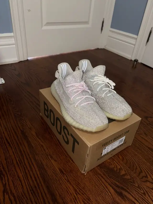 Yeezy 350 reflective used size 11 in Men's Shoes in City of Toronto - Image 3