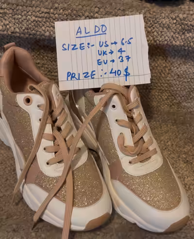 Totally new shoes never wore.selling for just 35$. Near la cite college