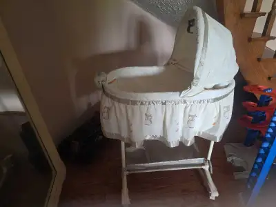 Fisher-Price Bassinet w/wheels, View more