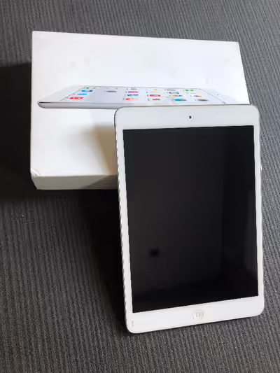 iPad mini 2, Wi-Fi, 16 GB, Model A1489 1 Silver iPad mini 1 Space Gray iPad mini iPads in Excellent...